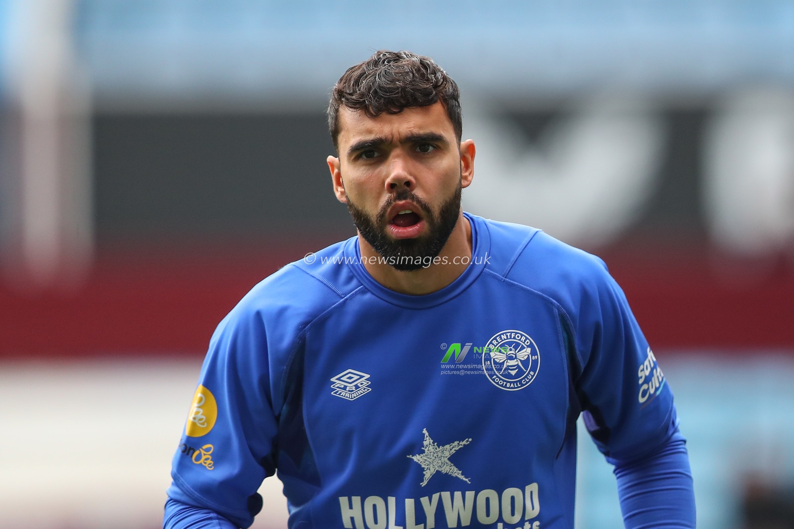 David Raya #1 of Brentford warms up ahead of the Premier League match Aston Villa vs Brentford at Villa Park, Birmingham, United Kingdom, 23rd October 2022

(Photo by Gareth Evans/News Images)