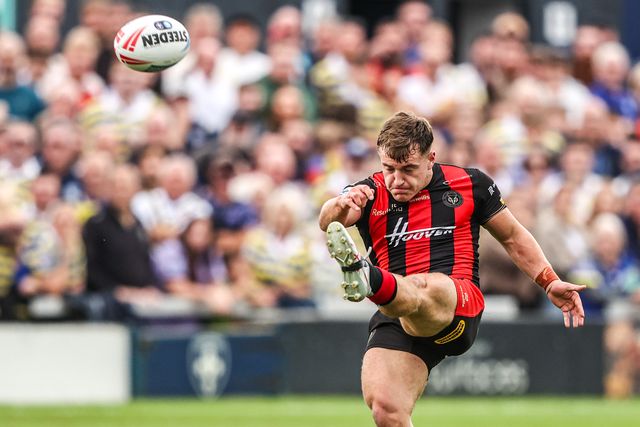 Leon Hayes of Warrington Wolves kicks the ball up field during the Betfred Super League round 26 match Wakefield Trinity vs Warrington Wolves at DIY Kitchens Stadium, Wakefield, United Kingdom on 05 September 2026

(Photo by Alfie Cosgrove/News Images)