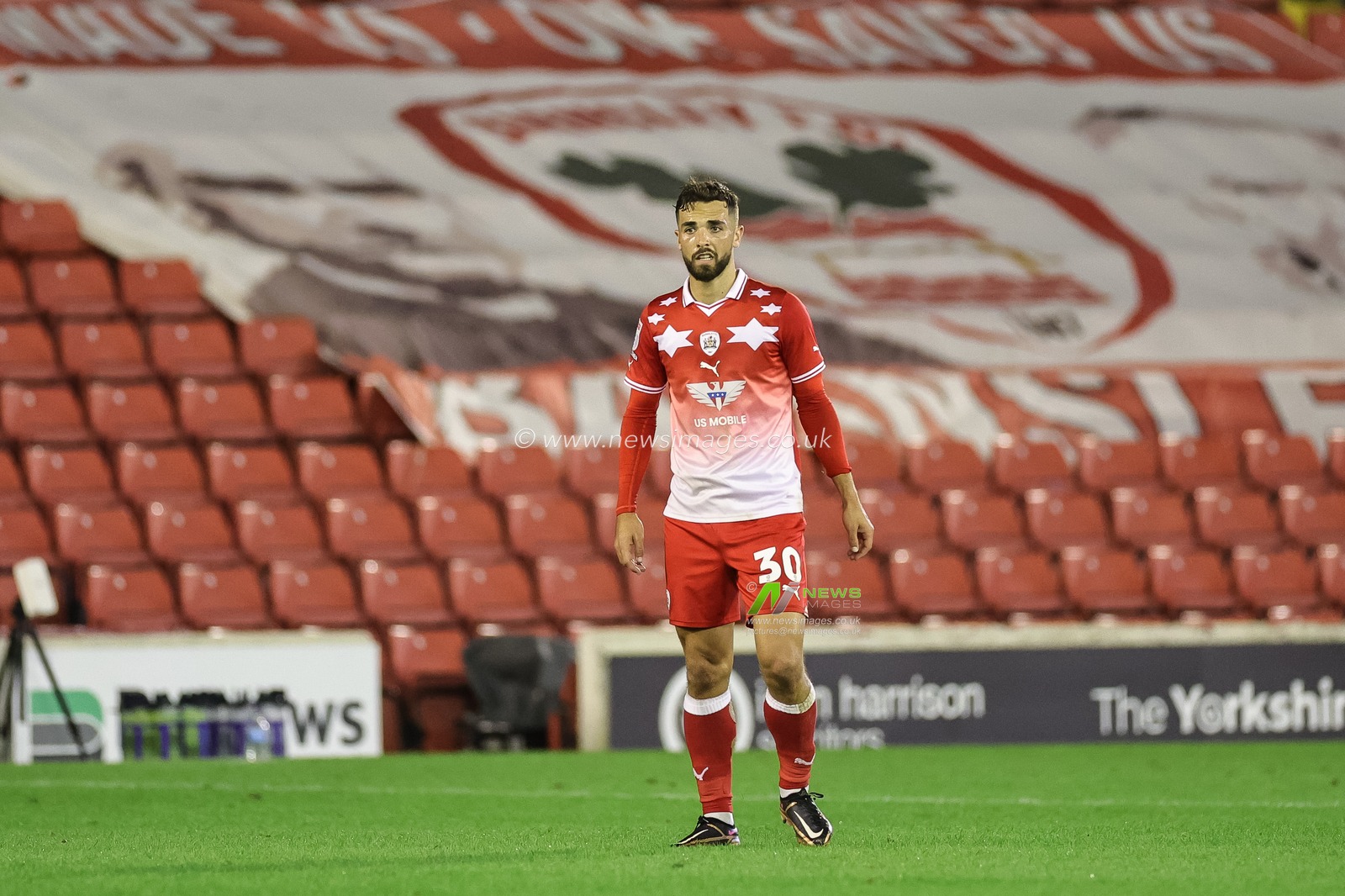 Adam Phillips #30 of Barnsley during the Sky Bet League 1 match Barnsley vs Portsmouth at Oakwell, Barnsley, United Kingdom, 19th September 2023

(Photo by Mark Cosgrove/News Images)