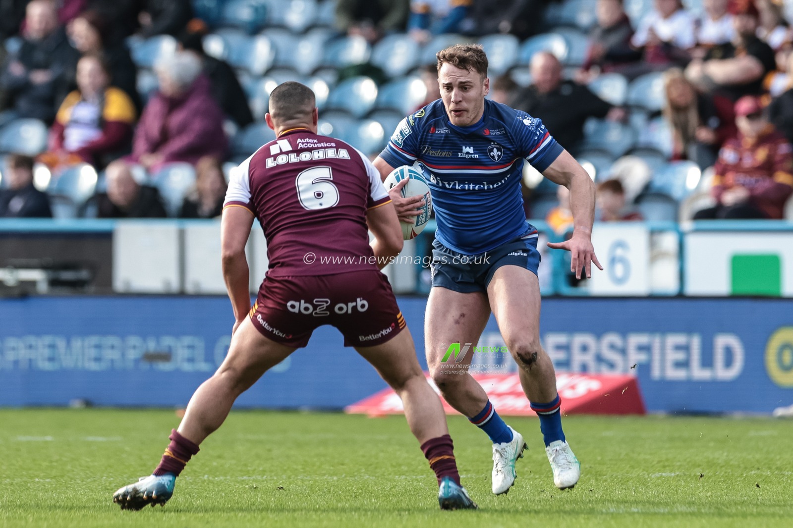 Jake Trueman of Wakefield Trinity looks to pass Tui Lolohea of Huddersfield Giants during the Betfred Super League Round 2 match Huddersfield Giants vs Wakefield Trinity at Accu Stadium, Huddersfield, United Kingdom on 22 February 2026

(Photo by Mark Cosgrove/News Images)