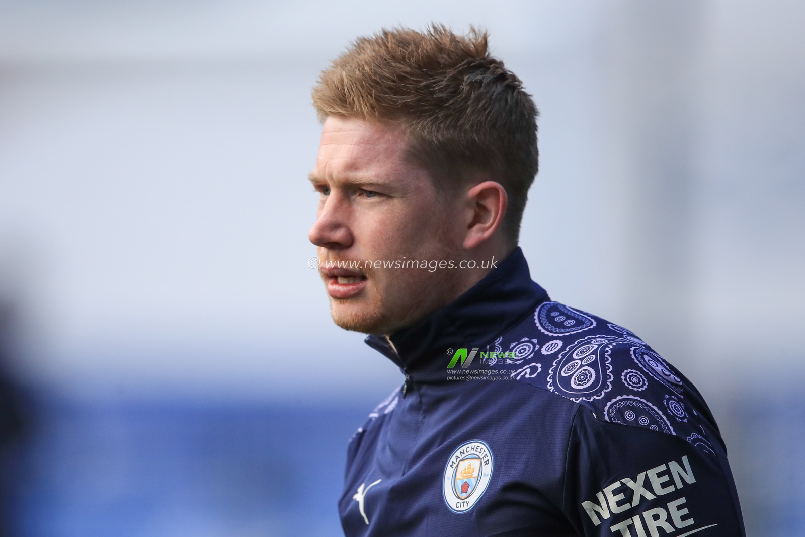 Kevin De Bruyne #17 of Manchester City during the pre-game warmup