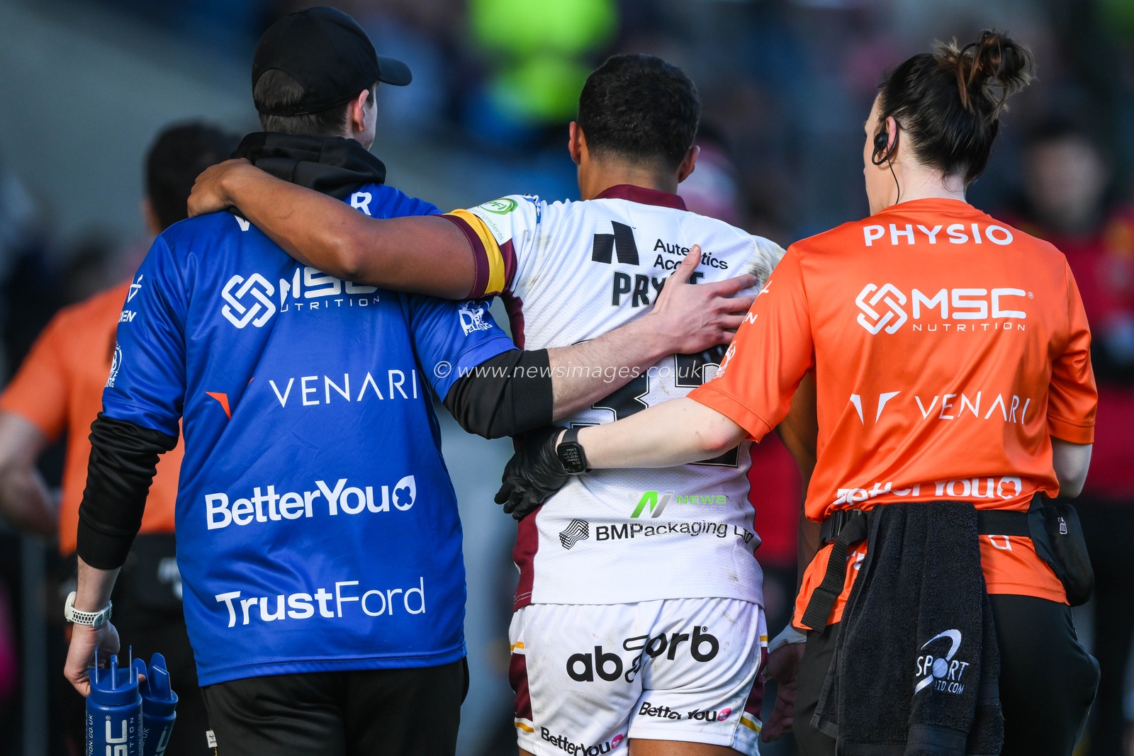 Will Pryce #32 of Huddersfield Giants is helped from the field with an injury during the Betfred Super League Round 7 match Salford Red Devils vs Huddersfield Giants at AJ Bell Stadium, Eccles, United Kingdom, 2nd April 2023

(Photo by Craig Thomas/News Images)