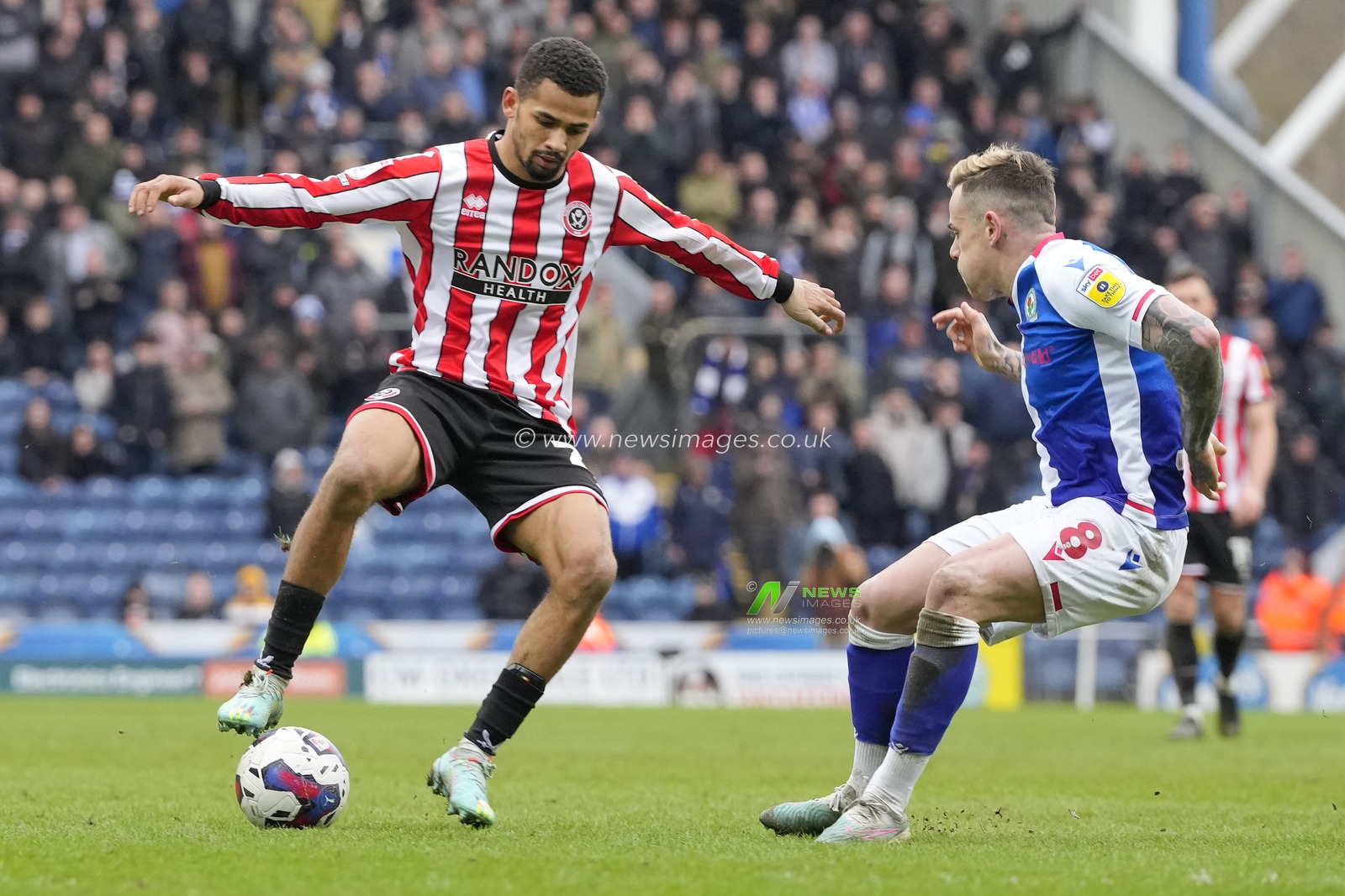 Iliman Ndiaye #29 of Sheffield United under pressure from Sammie Szmodics #8 of Blackburn Rovers during the Sky Bet Championship match Blackburn Rovers vs Sheffield United at Ewood Park, Blackburn, United Kingdom, 4th March 2023

(Photo by Steve Flynn/News Images)