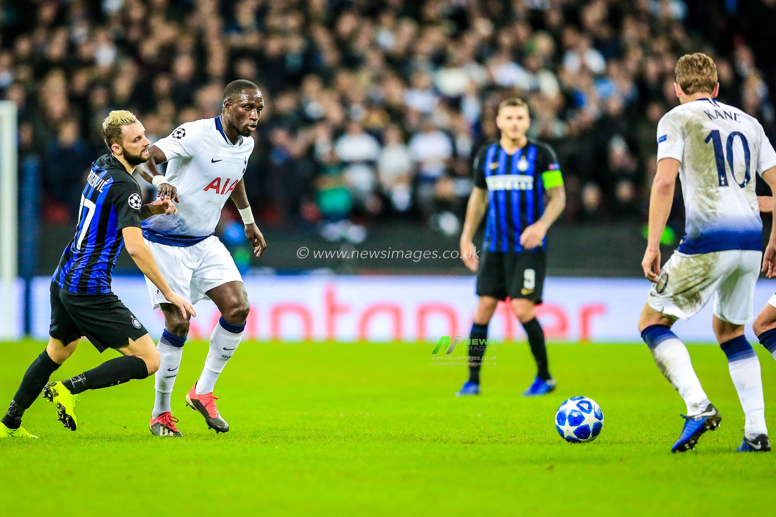 28th November 2018, Wembley Stadium, London, England; UEFA Champions League, Tottenham v Inter Milan ; Serge Aurier (24) of Tottenham eyes the ball ahead of Marcelo Brozovic (77) of Inter Milan.


Credit: Georgie Kerr/News Images