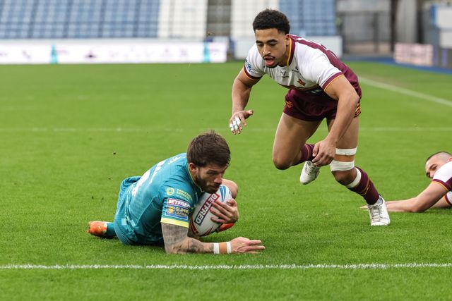 Oliver Gildart of Hull KR goes over for a try during the Betfred Super League Round 4 match Huddersfield Giants vs Hull KR at Accu Stadium, Huddersfield, United Kingdom on 08 March 2026

(Photo by Mark Cosgrove/News Images)