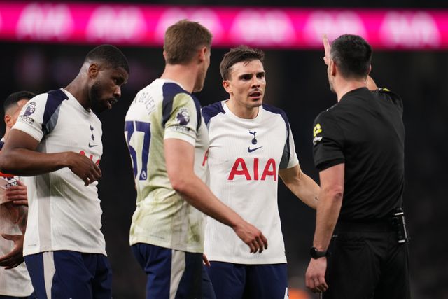 Joao Palhinha of Tottenham Hotspur questions Micky van de Ven of Tottenham Hotspur red card during the Premier League match Tottenham Hotspur vs Crystal Palace at Tottenham Hotspur Stadium, London, United Kingdom on 05 March 2026

(Photo by Harvey Murphy/News Images)