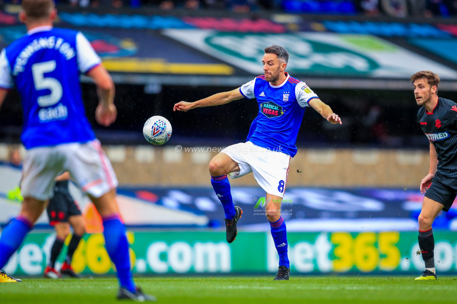 22nd September 2018, Portman Road, Ipswich, England; Sky Bet Championship Ipswich Town v Bolton Wonderers ; Cole Skuse (08) of Ipswich controls the ball.

Credit: Georgie Kerr/News Images

EDITORIAL USE ONLY No use with unauthorised audio, video, data, fixture lists, club/league logos or 'live' services. Online in-match use limited to 45 images, no video emulation. No use in betting, games or single club/league/player publications and all English Football League images are subject to DataCo Licence