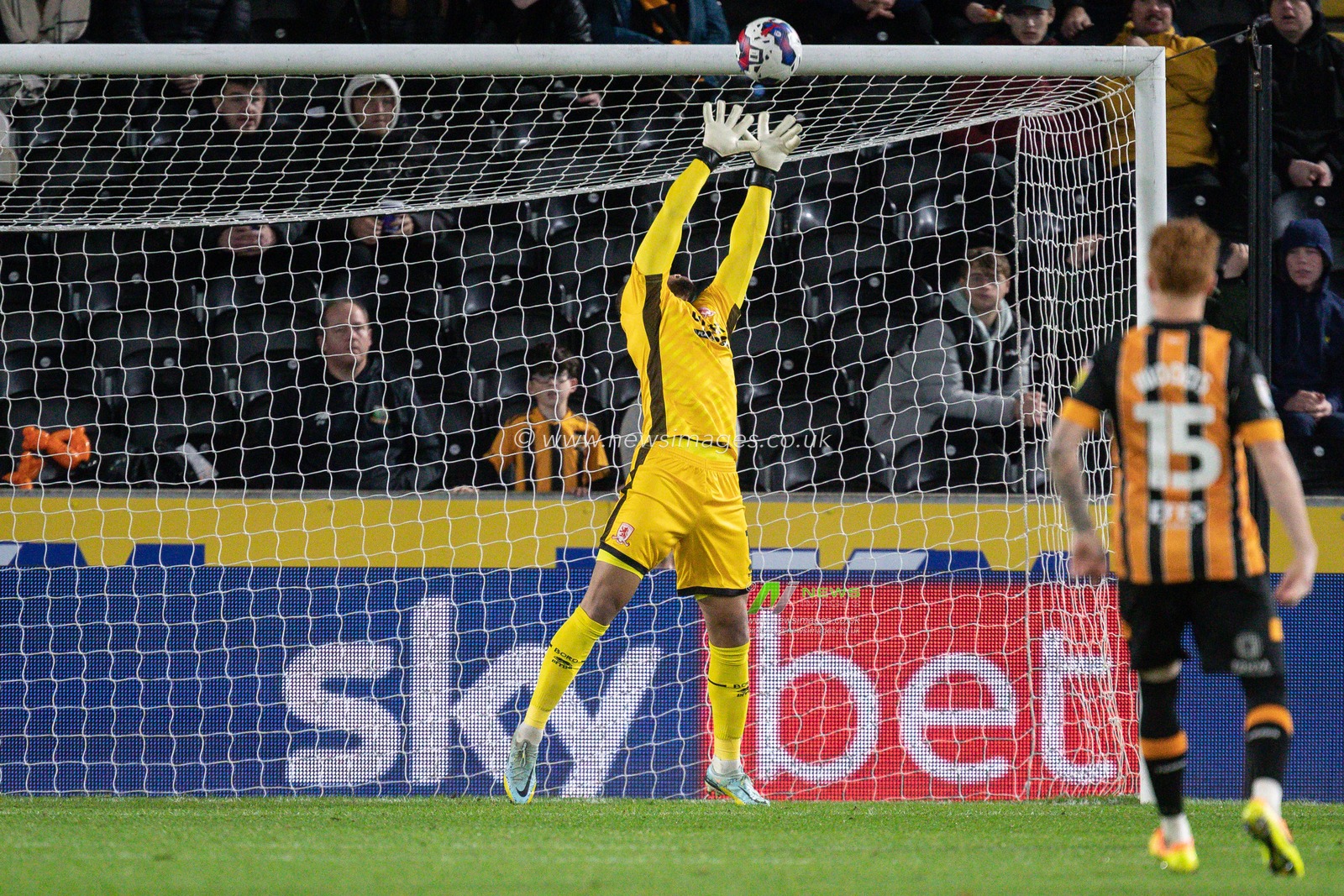 Zack Steffen #1 of Middlesbrough makes a vital save in the second half of the Sky Bet Championship match Hull City vs Middlesbrough at MKM Stadium, Hull, United Kingdom, 1st November 2022

(Photo by James Heaton/News Images)