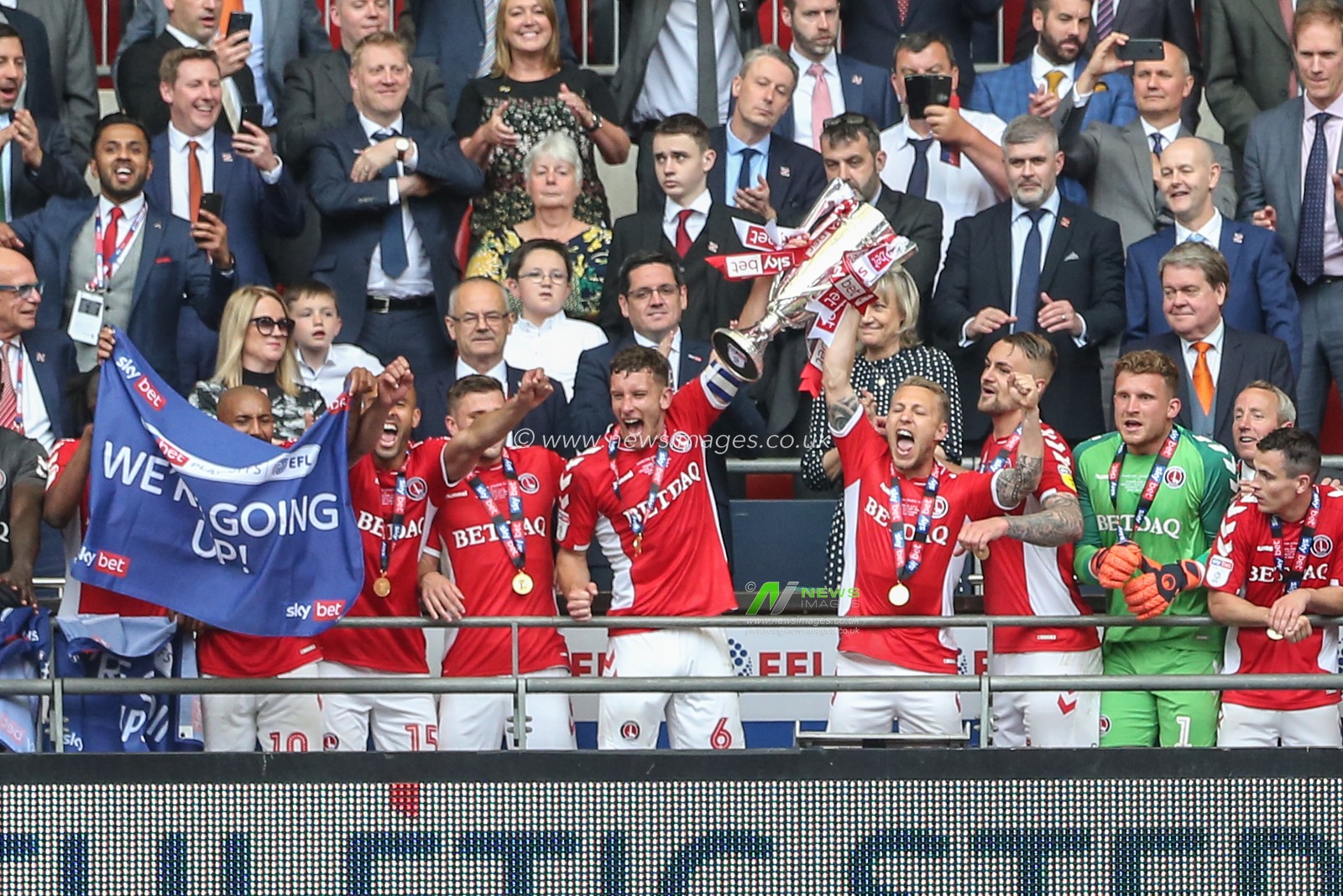 26th May 2019 , Wembley Stadium, London, England ; Sky Bet League 1 Playoff Final , Charlton Athletic vs Sunderland ; Charlton lift the League one Playoff trophy as the win Sunderland 2-1 


Credit: Mark Cosgrove/News Images 


English Football League images are subject to DataCo Licence