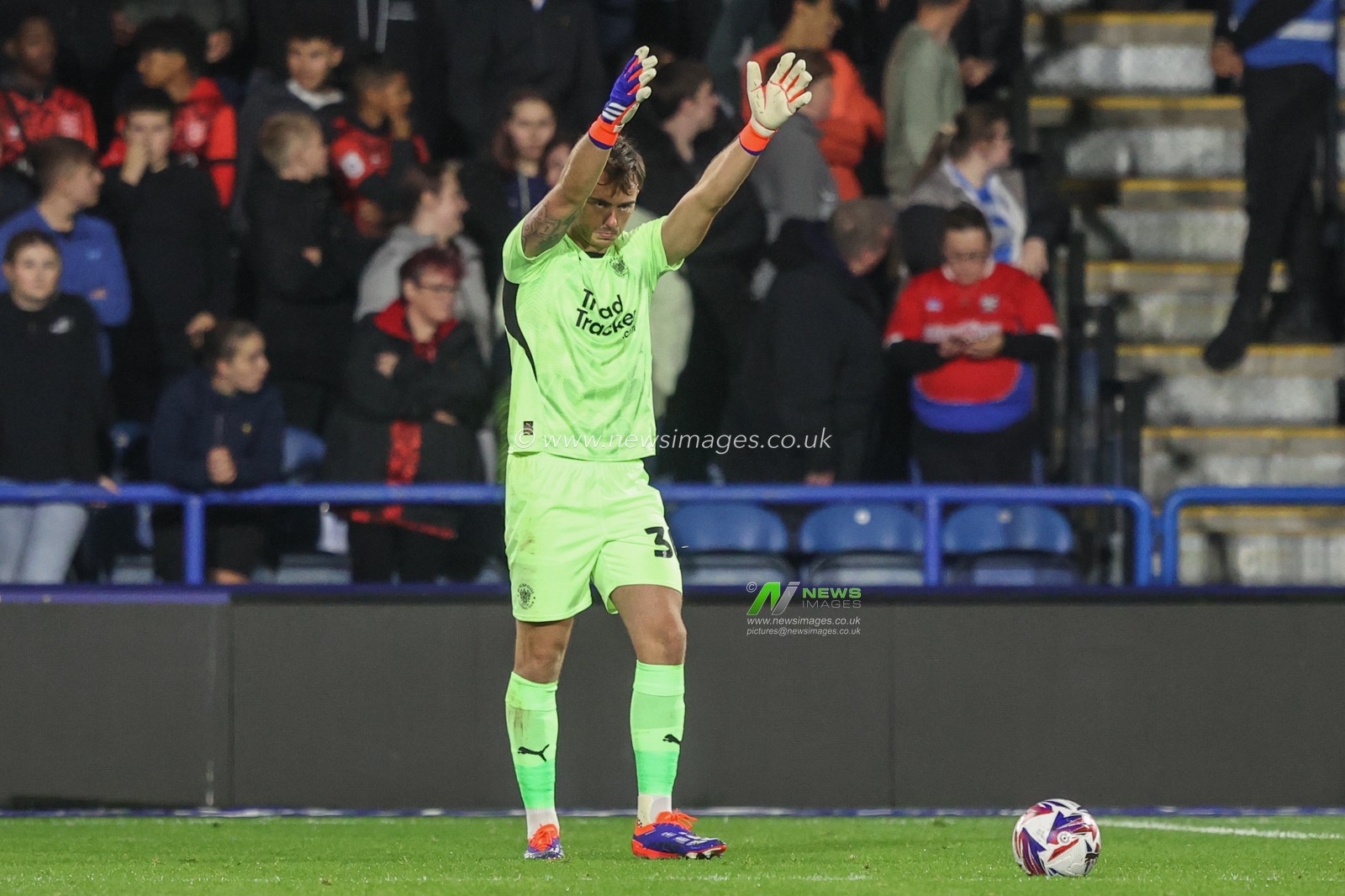 Harry Tyrer of Blackpool gives his team instructions during the Sky Bet League 1 match Huddersfield Town vs Blackpool at John Smith's Stadium, Huddersfield, United Kingdom, 24th September 2024

(Photo by Alfie Cosgrove/News Images)