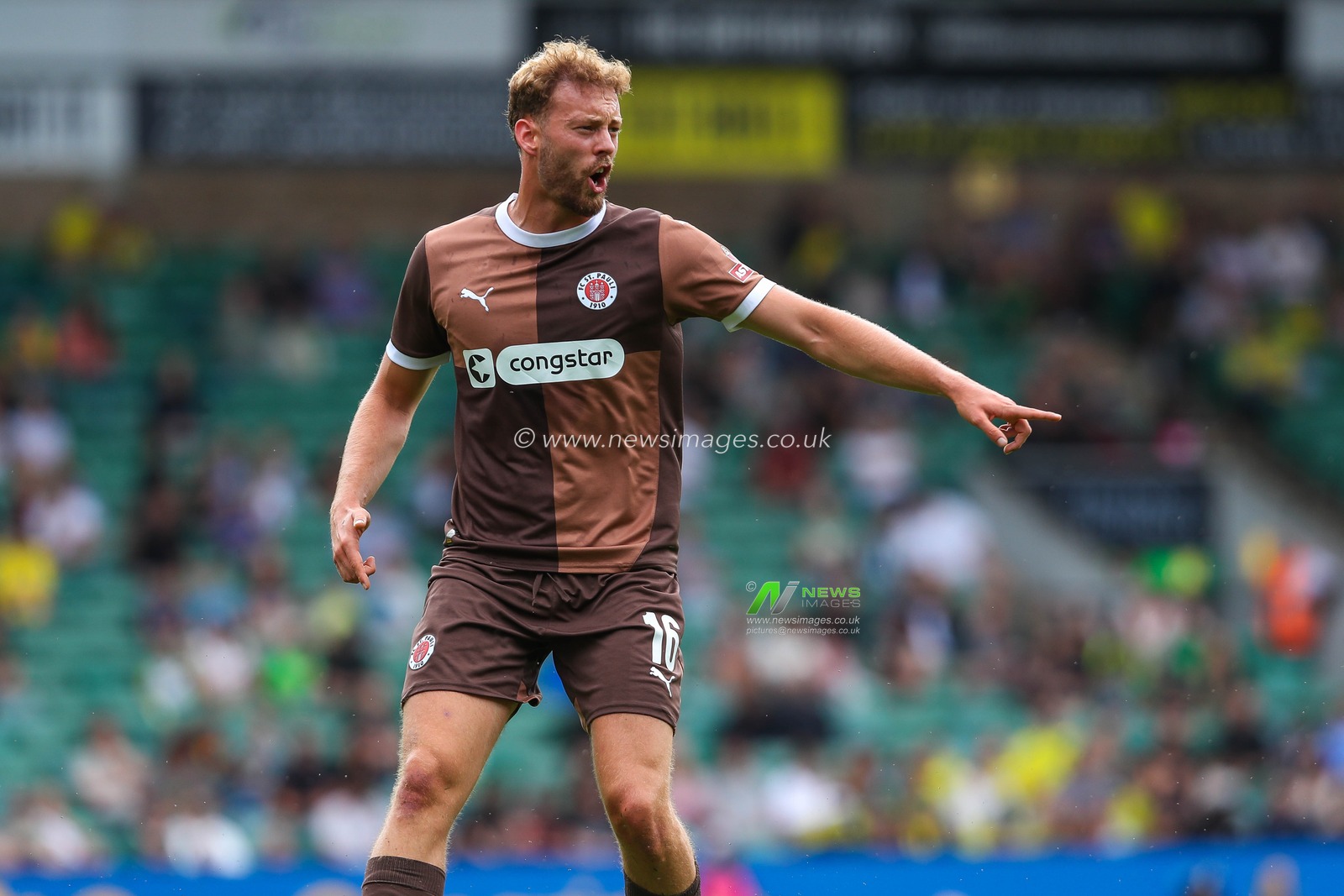 Carlo Boukhalfa of St Pauli gives the team instructions during the Pre-season friendly match Norwich City vs St. Pauli at Carrow Road, Norwich, United Kingdom, 3rd August 2024

(Photo by Izzy Poles/News Images)