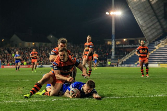 Betfred Super League round 8 Leeds Rhinos vs Castleford Tigers