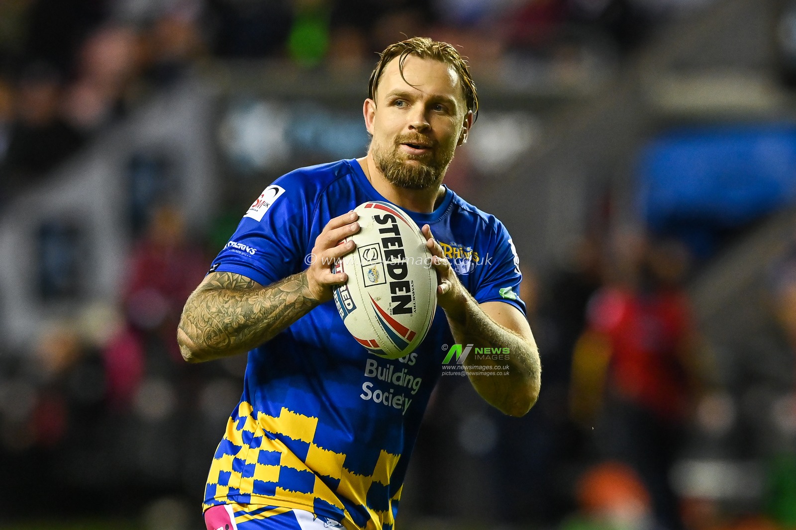 Blake Austin #6 of Leeds Rhinos during pre match warm up ahead of the Betfred Super League match Wigan Warriors vs Leeds Rhinos at DW Stadium, Wigan, United Kingdom, 16th September 2022

(Photo by Craig Thomas/News Images)