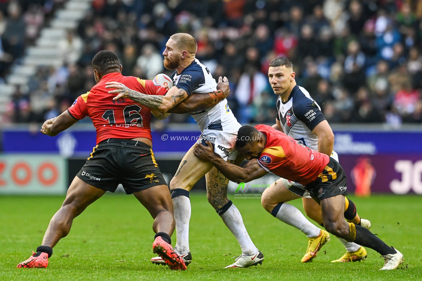 Sam Tomkins of England is tackled by Edwin Ipape and Wesser Tenza of Papua New Guinea during the Rugby League World Cup 2021 Quarter Final match England vs Papua New Guinea at DW Stadium, Wigan, United Kingdom, 5th November 2022

(Photo by Craig Thomas/News Images)