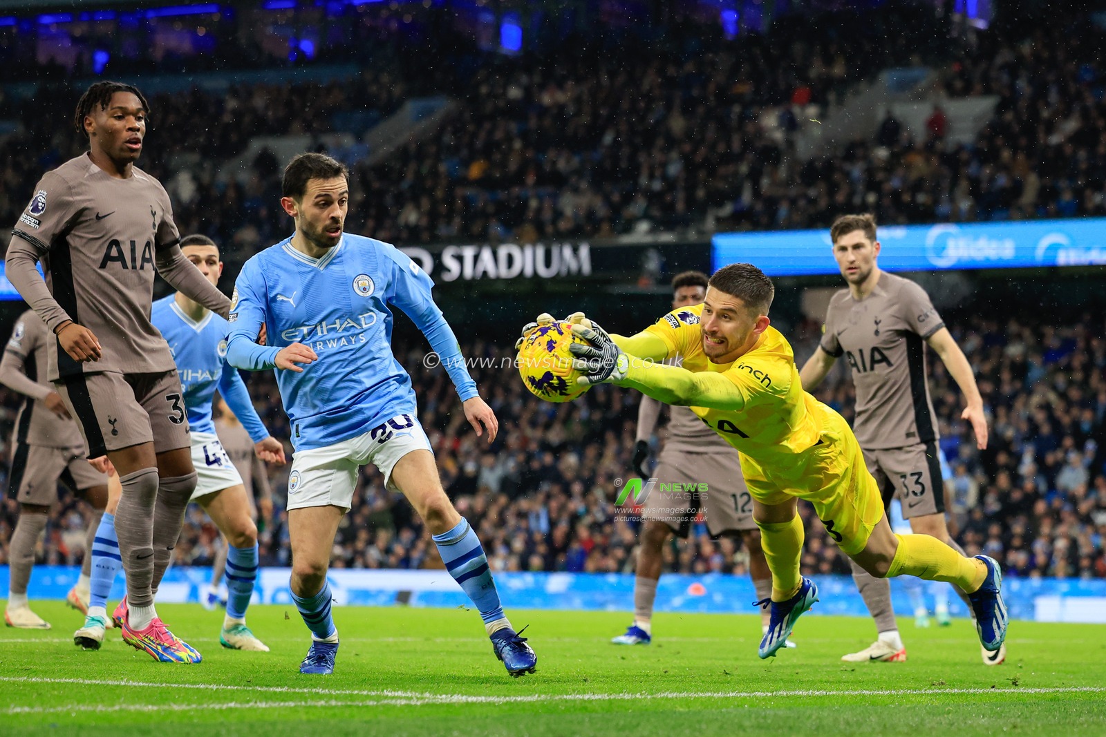 Guglielmo Vicario #13 of Tottenham Hotspur gathers the ball during the Premier League match Manchester City vs Tottenham Hotspur at Etihad Stadium, Manchester, United Kingdom, 3rd December 2023

(Photo by Conor Molloy/News Images)