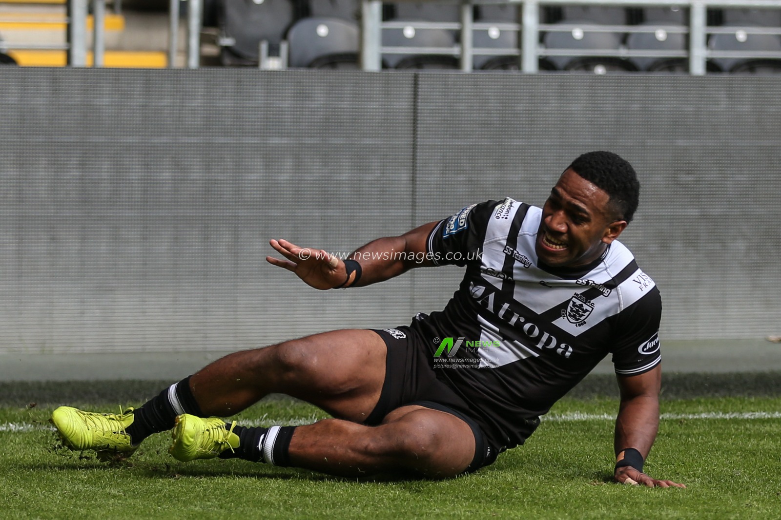 Mitieli Vulikijapani #25 of Hull FC enjoys his try in the first half