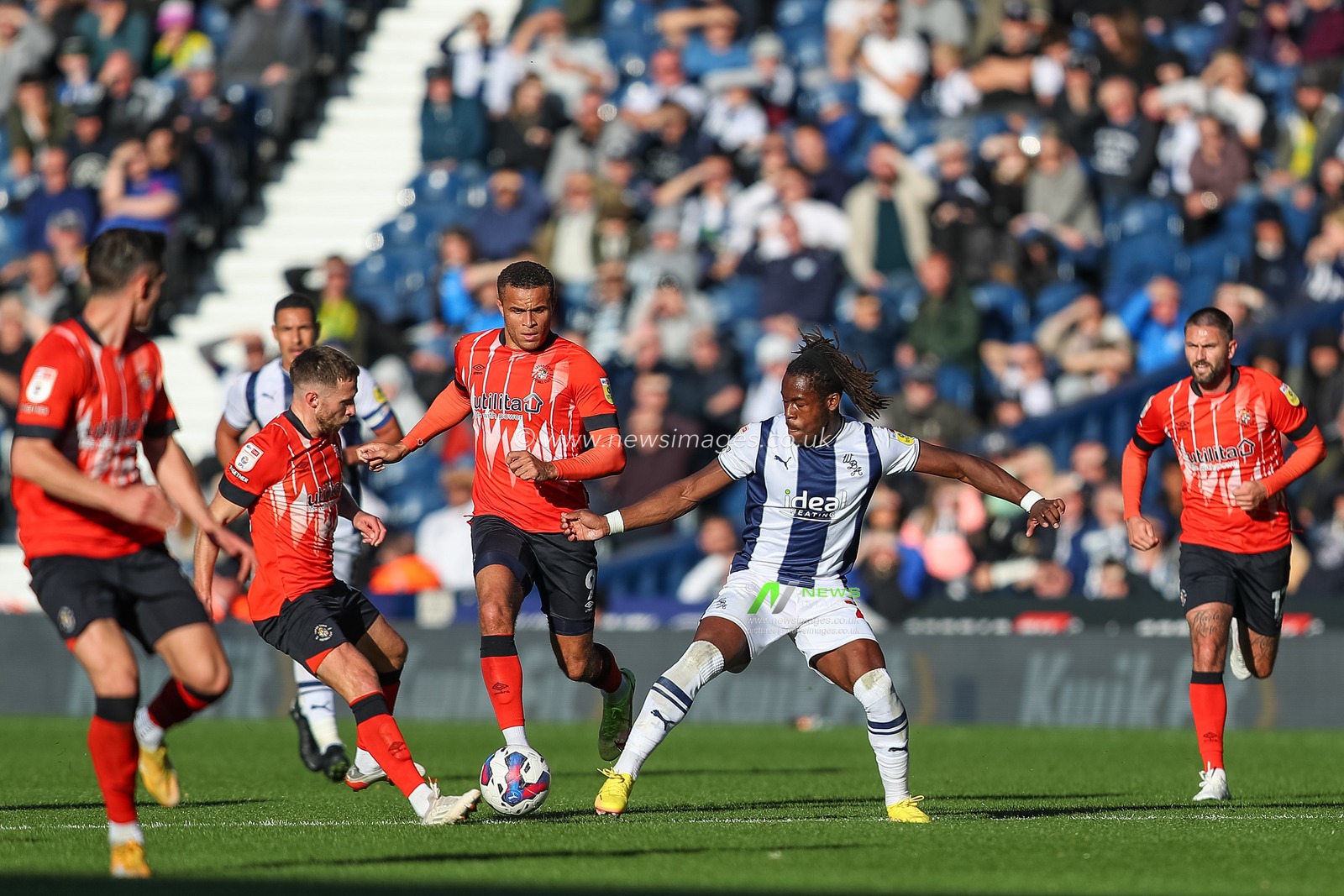 Brandon Thomas-Asante #21 of West Bromwich Albion passes the ball during the Sky Bet Championship match West Bromwich Albion vs Luton Town at The Hawthorns, West Bromwich, United Kingdom, 8th October 2022

(Photo by Gareth Evans/News Images)