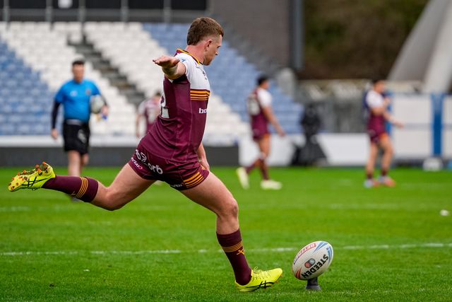 Olly Russell of Huddersfield Giants scores a goal conversion during the Betfred Super League round 7 match Huddersfield Giants vs York Knights at Accu Stadium, Huddersfield, United Kingdom on 04 April 2026

(Photo by Maynard Manyowa/News Images)