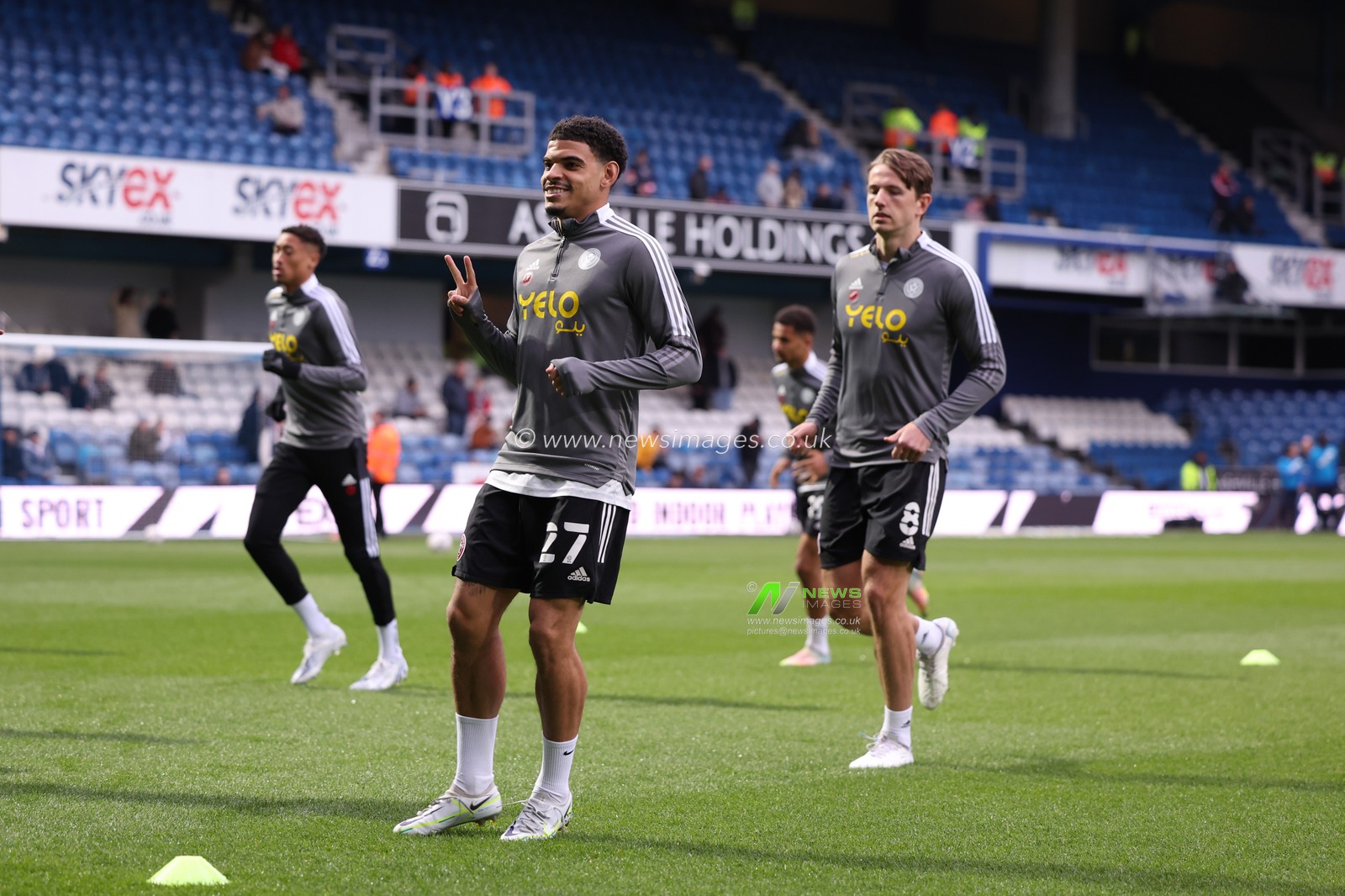 Morgan Gibbs-White of Sheffield United warms up.