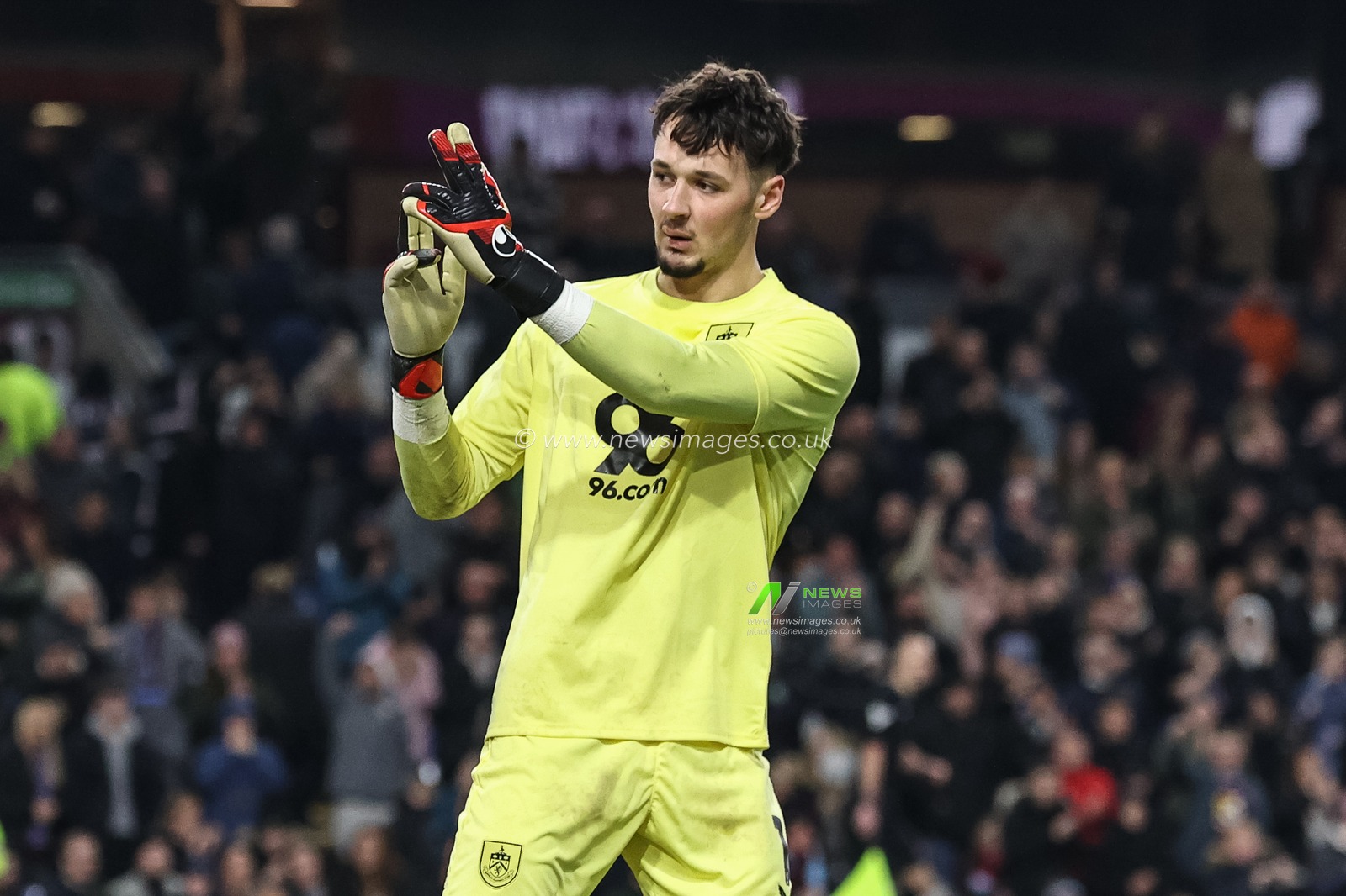 James Trafford of Burnley celebrates saving Wilson Isidor of Sunderlandâ€™s penalty during the Sky Bet Championship match Burnley vs Sunderland at Turf Moor, Burnley, United Kingdom, 17th January 2025

(Photo by Alfie Cosgrove/News Images)