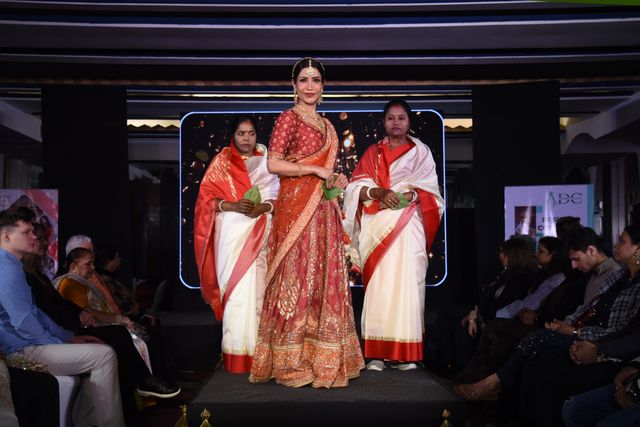 Indian actress Richa Sharma with Acid attact survivors showcases a creation of Indian designer collective during a fashion show in Kolkata,India on December 28,2024,Pictures by Debajyoti Chakraborty.(Photo: Debajyoti Chakraborty/News Images)