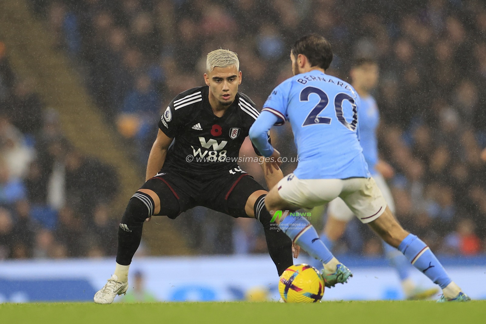 Andreas Pereira #18 of Fulham tries to block the path for Bernardo Silva #20 of Manchester City during the Premier League match Manchester City vs Fulham at Etihad Stadium, Manchester, United Kingdom, 5th November 2022

(Photo by Conor Molloy/News Images)