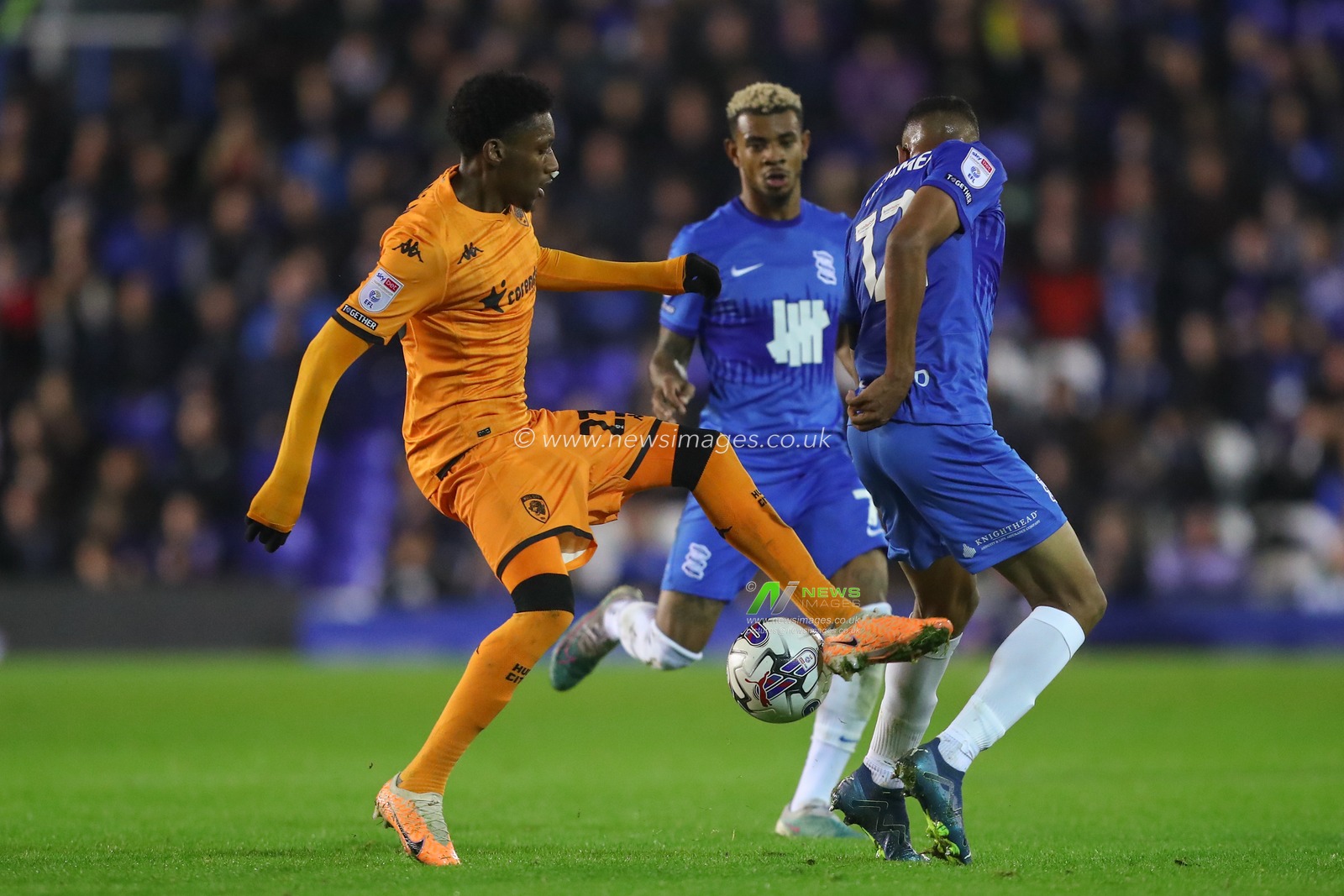 Jaden Philogene-Bidace #23 of Hull City controls the ball during the Sky Bet Championship match Birmingham City vs Hull City at St Andrews, Birmingham, United Kingdom, 25th October 2023

(Photo by Gareth Evans/News Images)