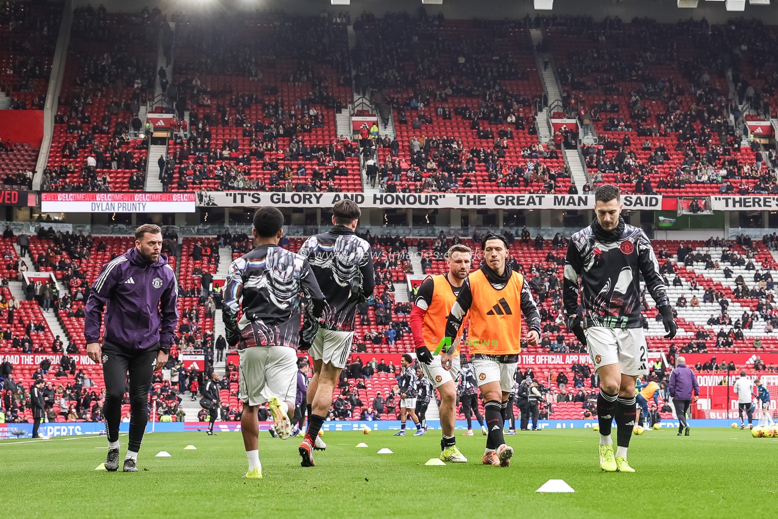Diogo Dalot of Manchester United in the pregame warmup session during the Premier League match Manchester United vs Fulham at Old Trafford, Manchester, United Kingdom, 1st February 2026

(Photo by Mark Cosgrove/News Images)