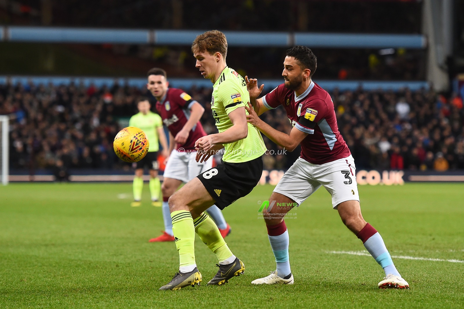 8th February 2019, Villa Park, Birmingham, England ; Sky Bet Championship, Aston Villa v Sheffield United : Kieran Dowell (8) of Sheffield United holds off Neil Taylor (3) of Aston Villa 

Credit: Jon Hobley/News Images

English Football League images are subject to DataCo Licence