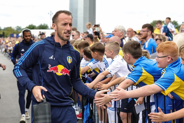 Alex Cairns of Leeds United is greeted by the Leeds fans during the Pre-season friendly match Leeds United vs Villarreal at Elland Road, Leeds, United Kingdom, 2nd August 2025

(Photo by Mark Cosgrove/News Images)