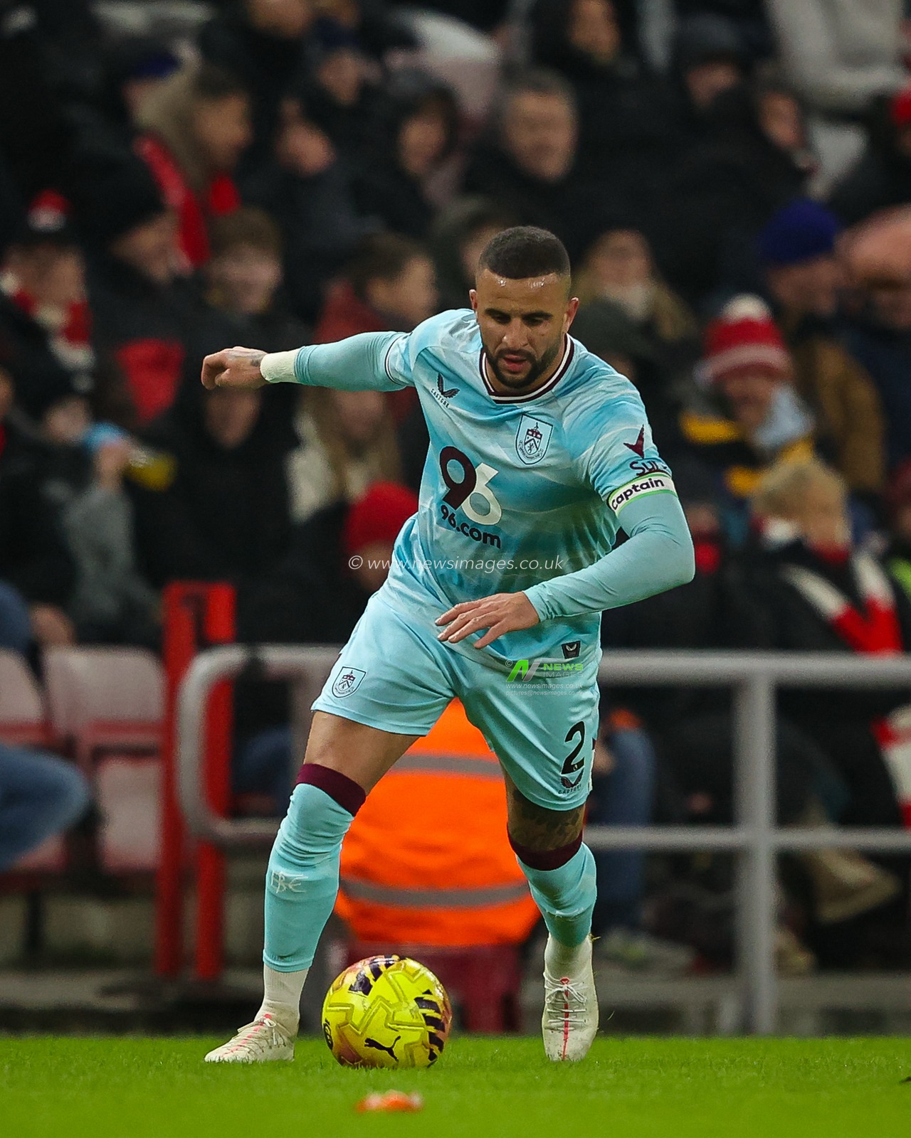 Kyle Walker of Burnley crosses the ball during the Premier League match Sunderland vs Burnley at Stadium Of Light, Sunderland, United Kingdom, 2nd February 2026

(Photo by Alfie Cosgrove/News Images)