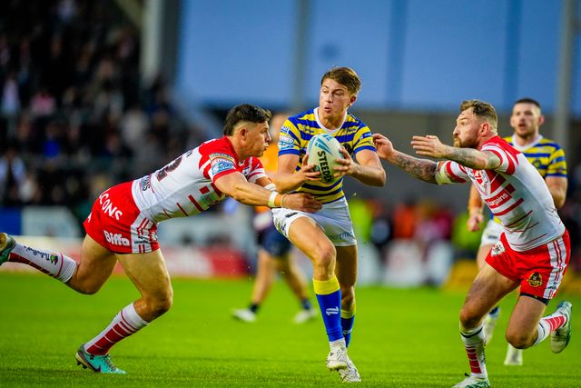 Ewan Irwin of Warrington Wolves breaks with the ball and is tackled by Shane Wright of St Helens R.F.C. and Daryl Clark of St Helens R.F.C. during the Betfred Super League round 14 match St Helens vs Warrington Wolves at The BrewDog Stadium, St Helens, United Kingdom on 11 June 2026

(Photo by Maynard Manyowa/News Images)