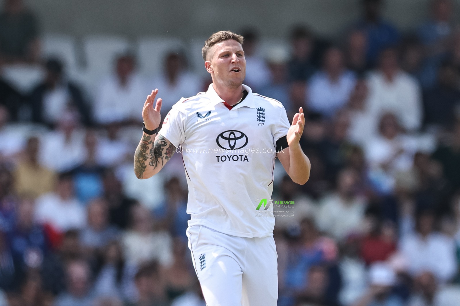 Brydon Carse of England reacts during the 1st Rothesay Test Match Day 1 England vs India at Headingley Cricket Ground, Leeds, United Kingdom, 20th June 2025

(Photo by Mark Cosgrove/News Images)