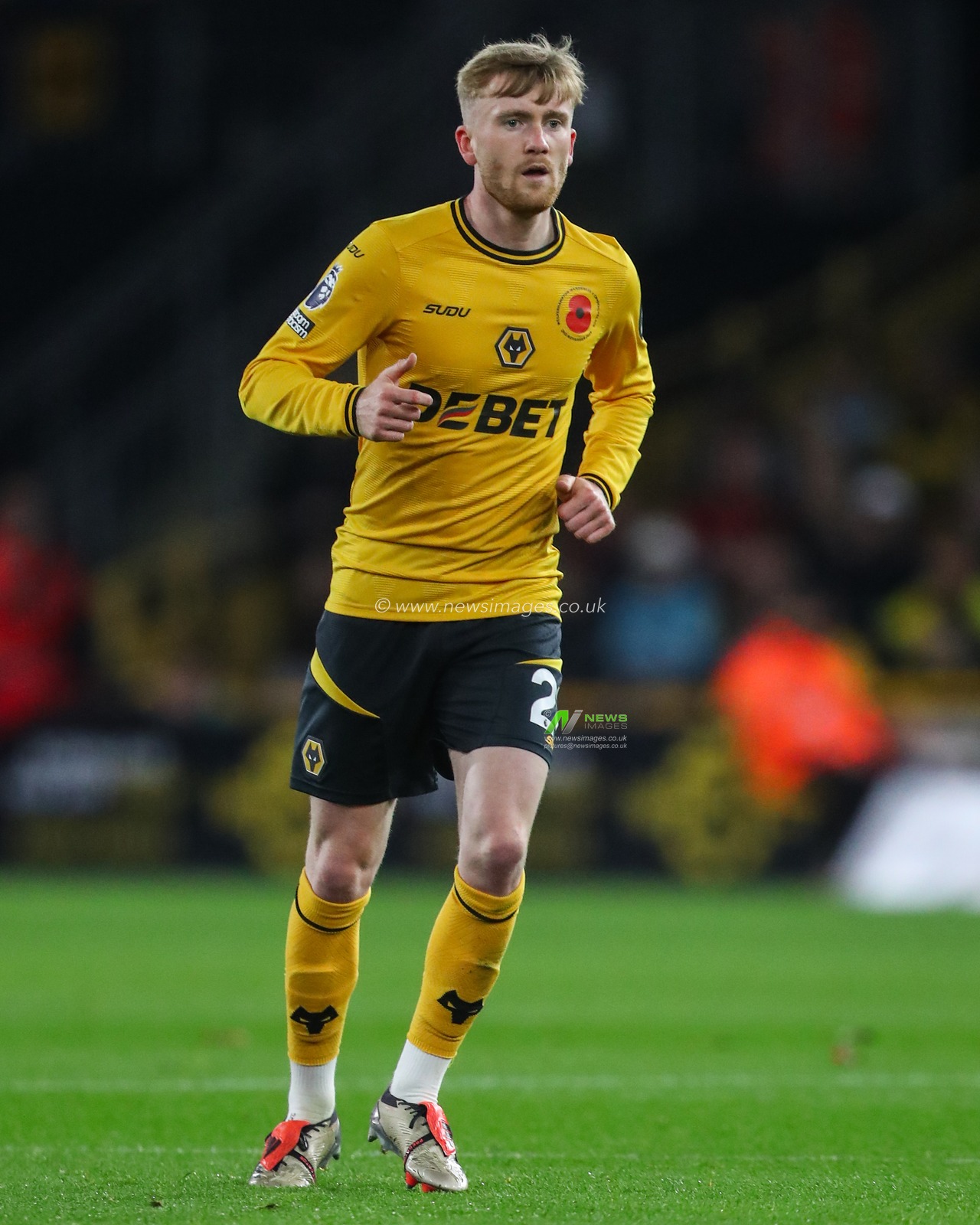 Tommy Doyle of Wolverhampton Wanderers during the Premier League match Wolverhampton Wanderers vs Crystal Palace at Molineux, Wolverhampton, United Kingdom, 2nd November 2024

(Photo by Gareth Evans/News Images)