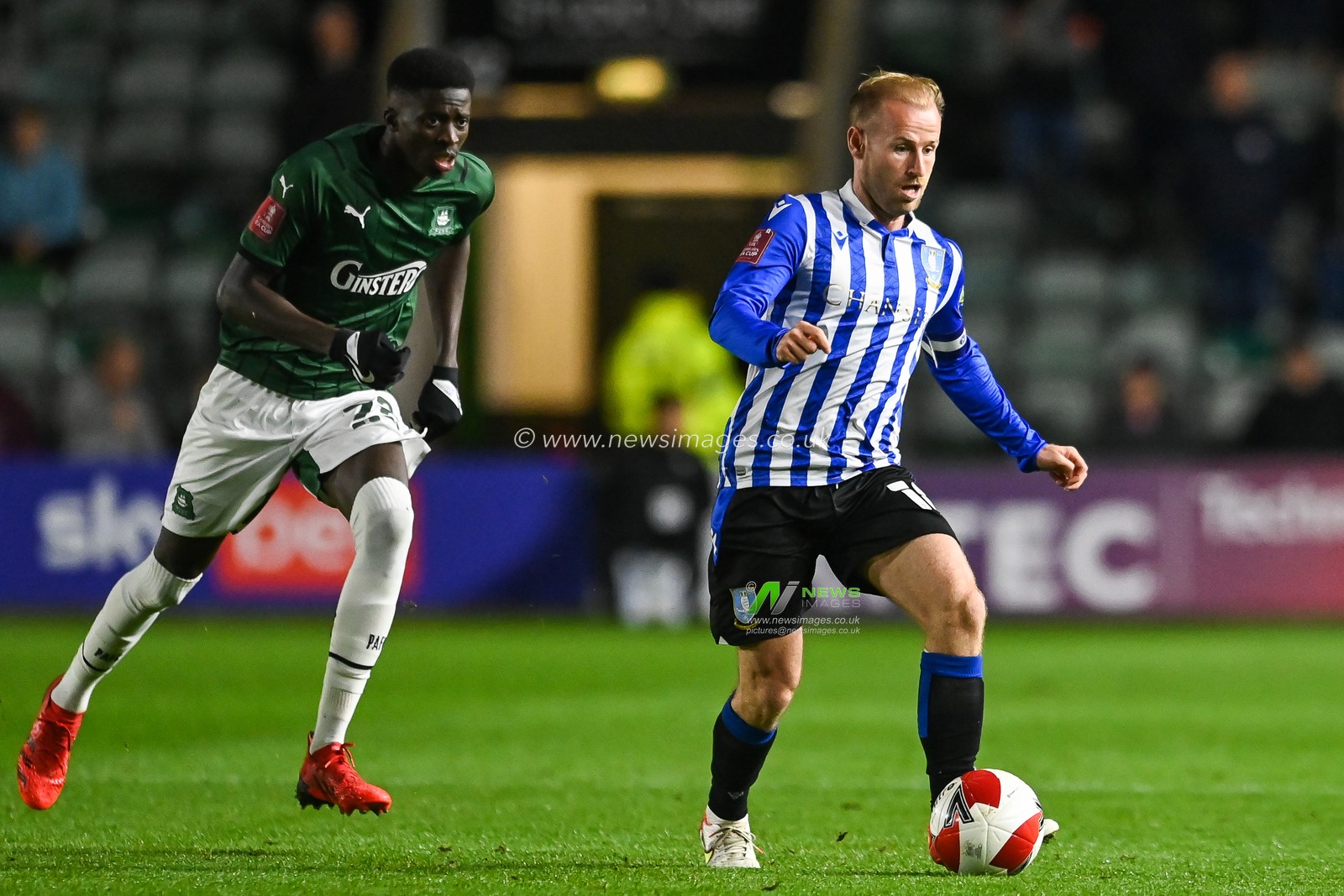 Barry Bannan #10 of Sheffield Wednesday in action during the game