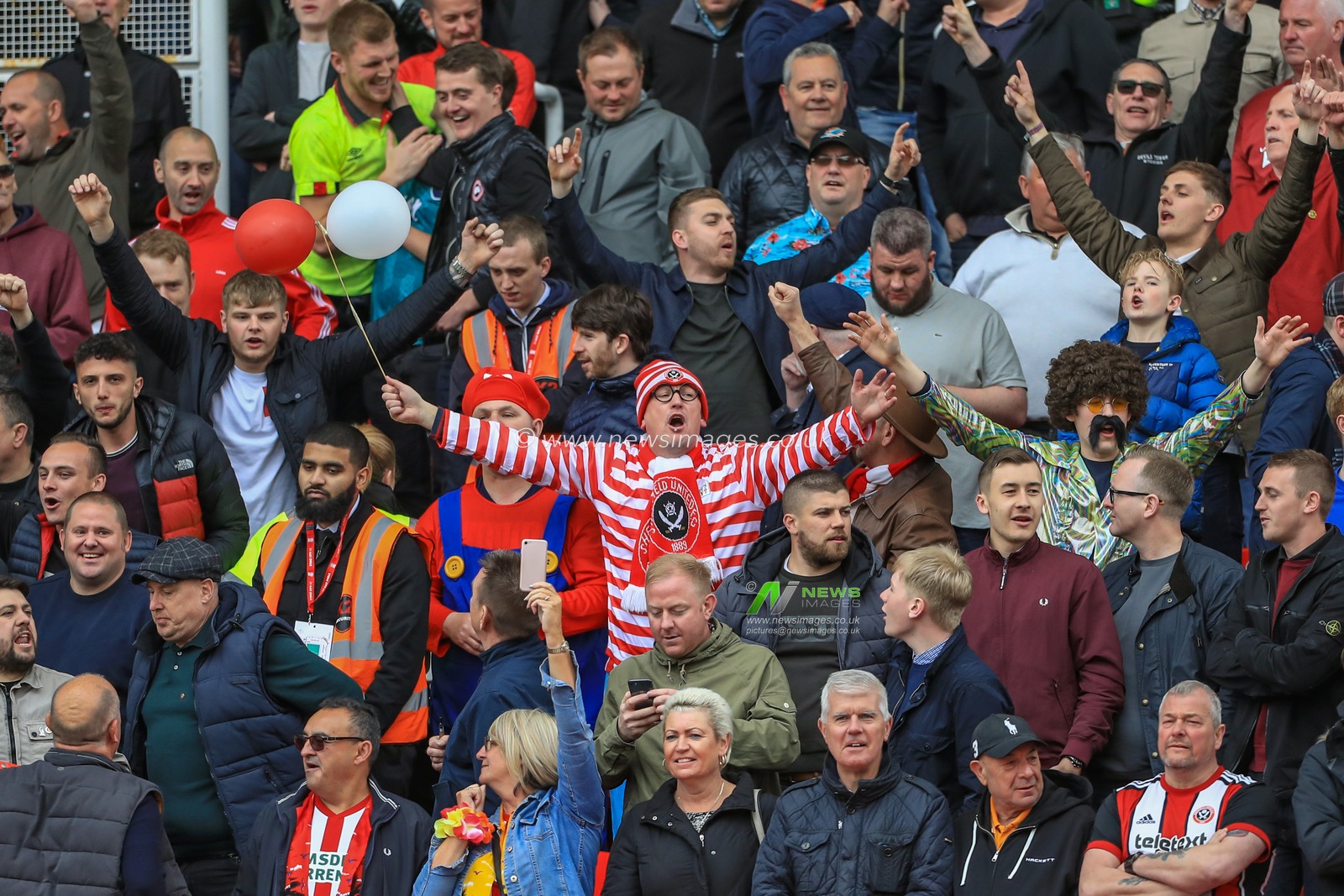 5th May 2019, Bet 365 Stadium, Stoke-on-Trent, England; Sky Bet Championship, Stoke City vs Sheffield United ; Sheffield United fans sing away 


Credit: Mark Cosgrove/News Images

English Football League images are subject to DataCo Licence