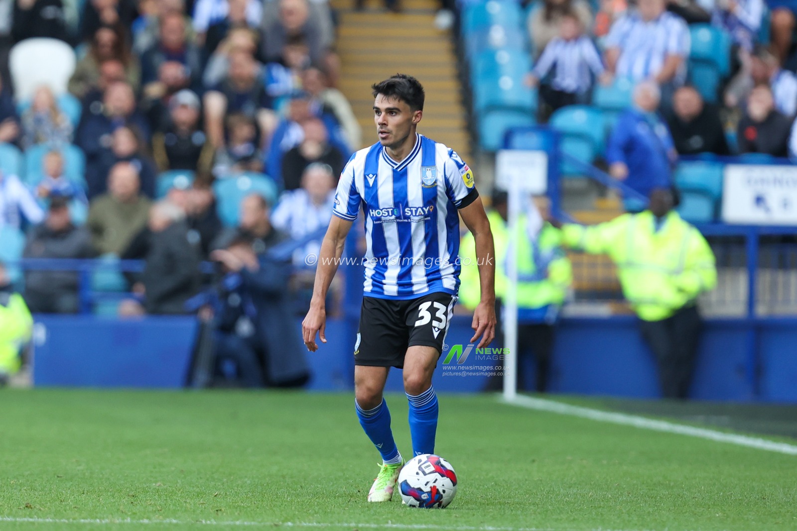 Reece James #33 of Sheffield Wednesday dribbles the ball during the Sky Bet League 1 match Sheffield Wednesday vs Ipswich Town at Hillsborough, Sheffield, United Kingdom, 17th September 2022

(Photo by Simon Bissett/News Images)