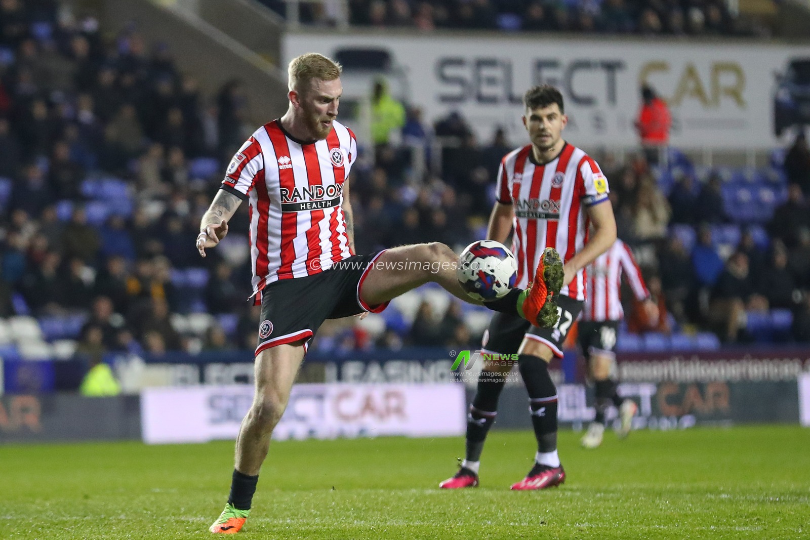 Oliver McBurnie #9 of Sheffield United controls the ball during the Sky Bet Championship match Reading vs Sheffield United at Select Car Leasing Stadium, Reading, United Kingdom, 7th March 2023

(Photo by Gareth Evans/News Images)