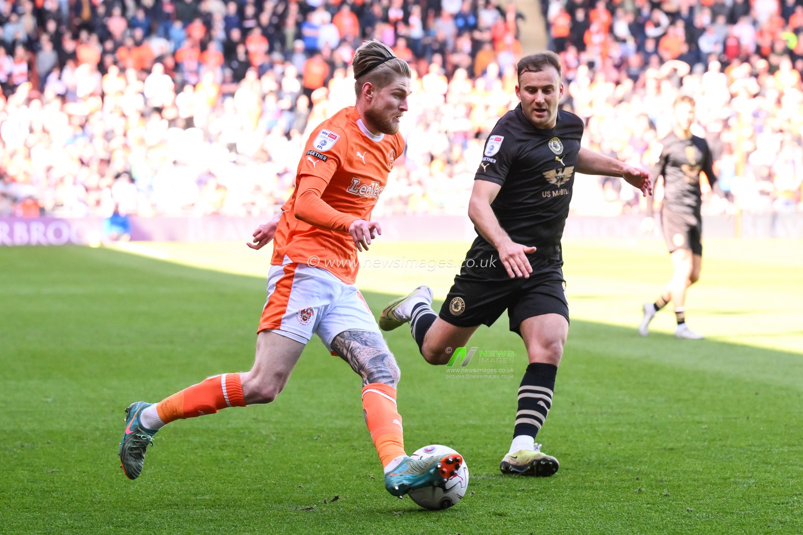 Hayden Coulson of Blackpool makes a break with the ball during the Sky Bet League 1 match Blackpool vs Barnsley at Bloomfield Road, Blackpool, United Kingdom, 20th April 2024

(Photo by Craig Thomas/News Images)