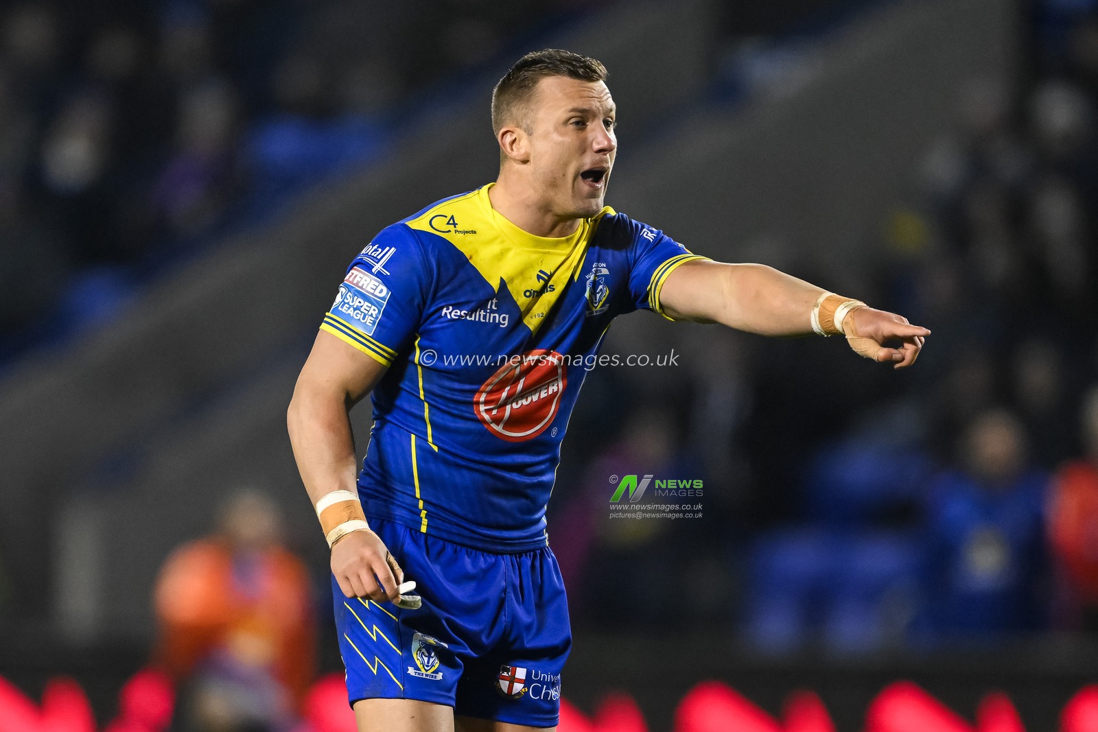 Josh Drinkwater of Warrington Wolves gives his team instructions during the Betfred Super League Round 2 match Warrington Wolves vs Hull FC at Halliwell Jones Stadium, Warrington, United Kingdom, 23rd February 2024

(Photo by Craig Thomas/News Images)