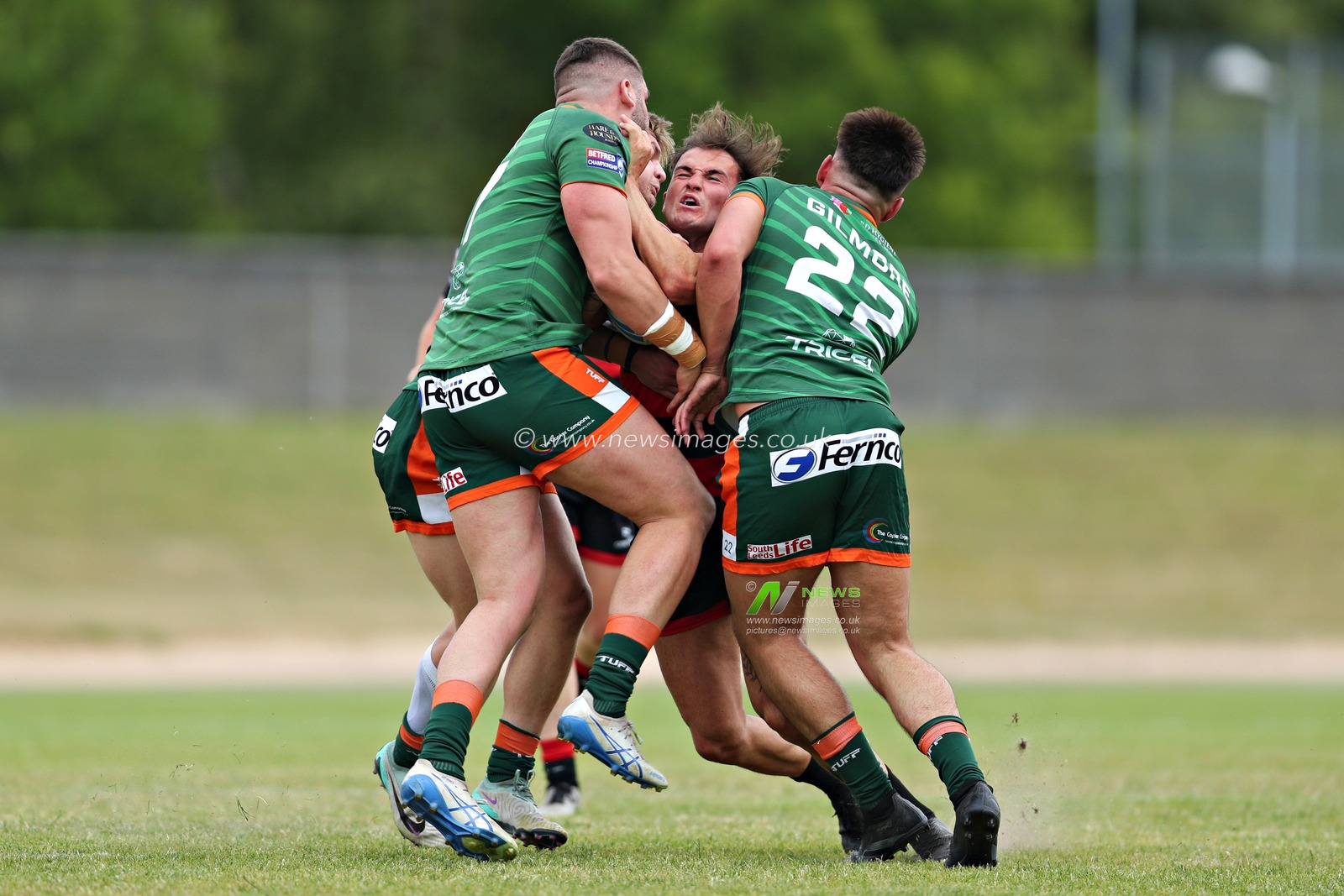 Lachlan Hanneghan of Hunslet RLFC and Harrison Gilmore of Hunslet RLFC tackle Luke Broadbent of Barrow Raiders during the Betfred Championship match Hunslet RLFC vs Barrow Raiders at South Leeds Stadium, Leeds, United Kingdom, 22nd June 2025(Photo by Sam Eaden/News Images)