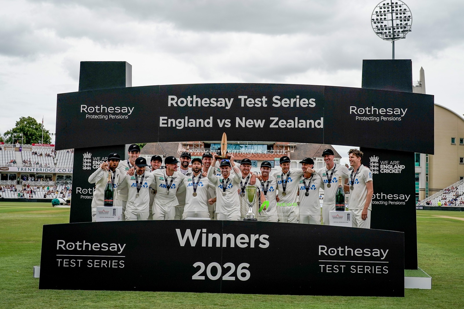 New Zealand captain Tom Latham and the New Zealand players lei the Trophy after winning the series 1-2 during the 3rd Rothesay Test Match Day 5 match England vs New Zealand at Trent Bridge, Nottingham, United Kingdom on 29 June 2026

(Photo by Maynard Manyowa/News Images)