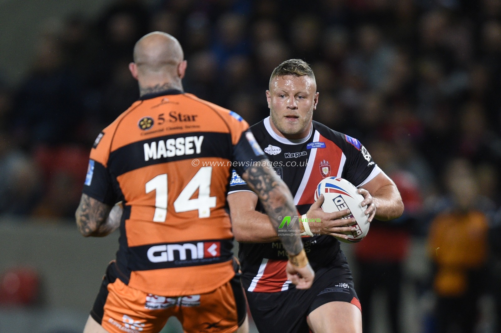 26th September 2019 ,  AJ Bell Stadium, Salford, England;  Betfred Super League Rugby, Round Eliminator 2, Salford Red Devils vs Castleford Tigers ; Josh Jones (11) of Salford Red Devils ahead of Nathan Massey (14) of Castleford Tigers 

Credit: Richard Long/News Images