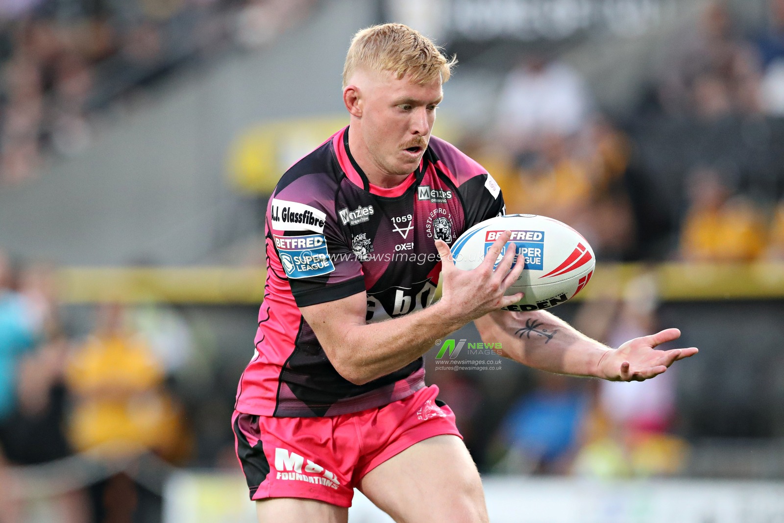 Zac Cini of Castleford Tigers during the Betfred Super League Round 14 Hull FC vs Castleford Tigers at MKM Stadium, Hull, United Kingdom, 13th June 2025

(Photo by Sam Eaden/News Images)