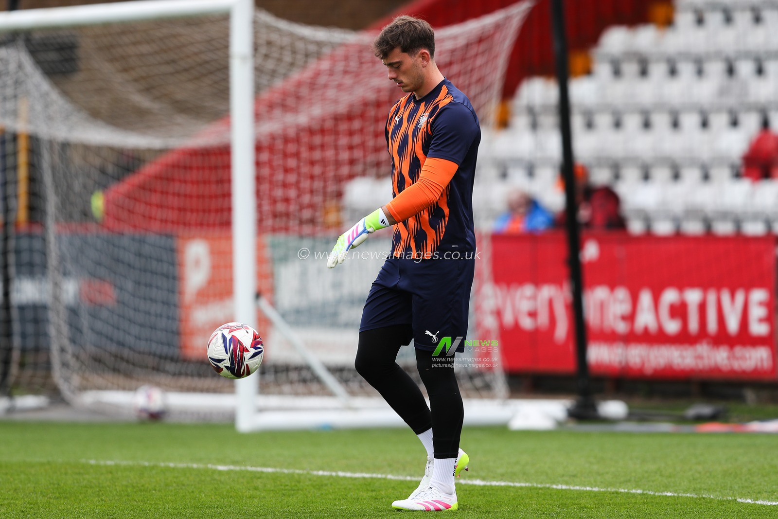 Harry Tyrer of Blackpool during the pre-game warm up ahead of the Sky Bet League 1 match Stevenage vs Blackpool at Lamex Stadium, Stevenage, United Kingdom, 18th April 2025

(Photo by Gareth Evans/News Images)