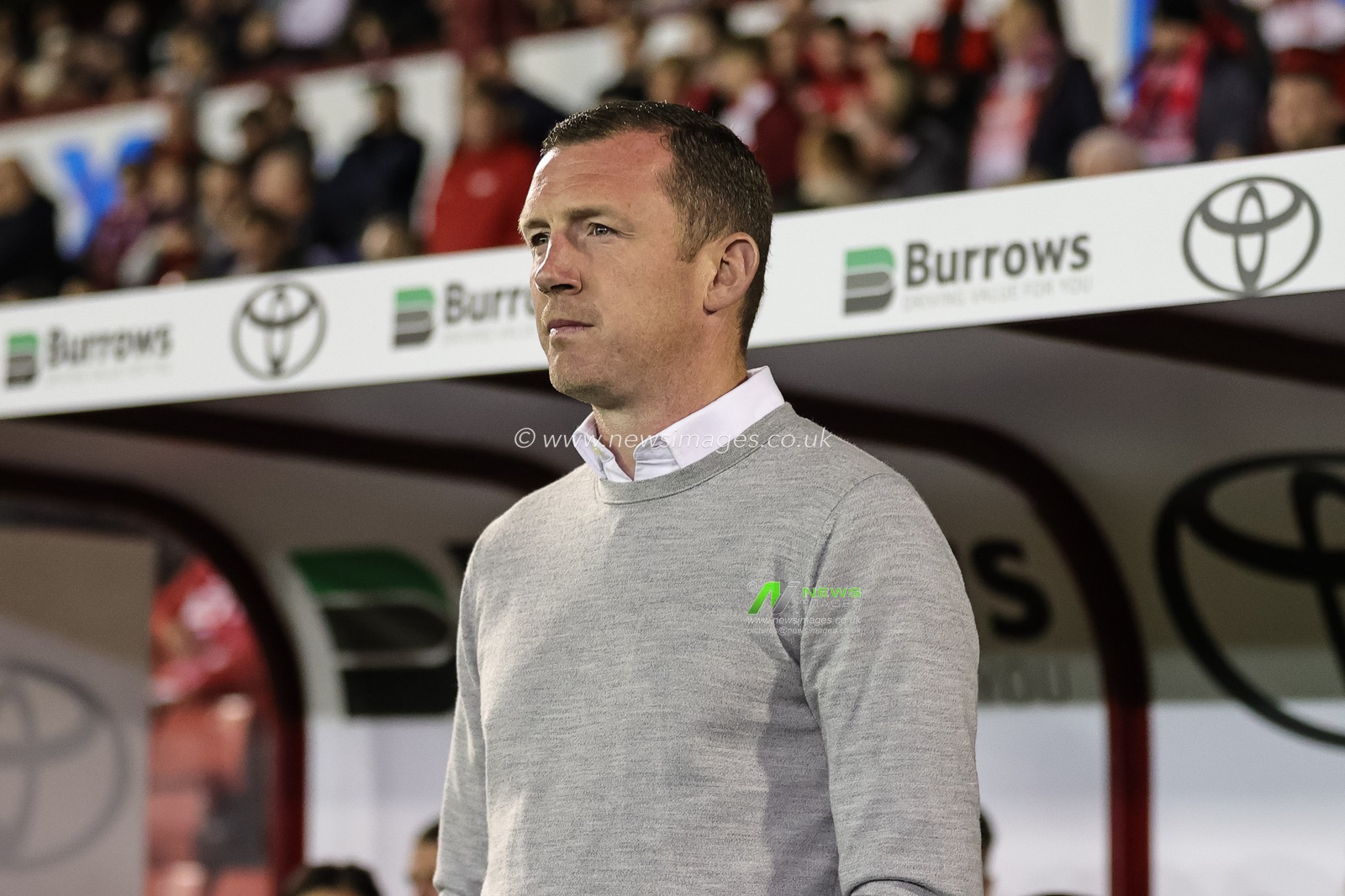 Neill Collins Head coach of Barnsley during the Sky Bet League 1 match Barnsley vs Portsmouth at Oakwell, Barnsley, United Kingdom, 19th September 2023

(Photo by Mark Cosgrove/News Images)