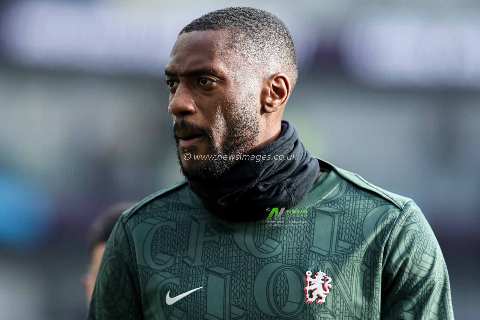 Tosin Adarabioyo of Chelsea warms up ahead of the Premier League match Burnley vs Chelsea at Turf Moor, Burnley, United Kingdom, 22nd November 2025

(Photo by Jorge Horsted/News Images)

*** GER AUT SUI OUT ***