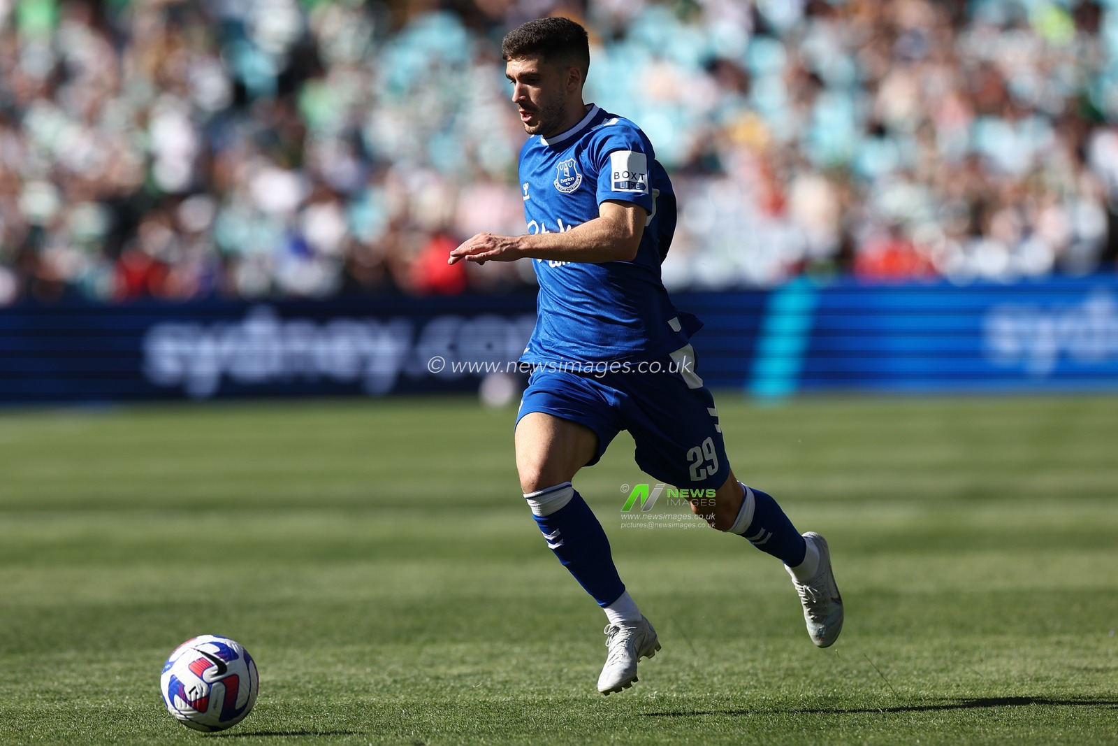 Ruben Vinagre of Everton dribbles during the Sydney Super Cup match Celtic vs Everton at Accor Stadium, Sydney, Australia, 20th November 2022

(Photo by Patrick Hoelscher/News Images)