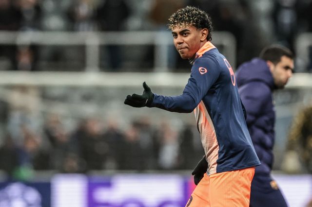 Lamine Yamal of Barcelona in the pregame warmup session during the UEFA Champions League Last 16 match Newcastle Untied vs Barcelona at St. James's Park, Newcastle, United Kingdom on 10 March 2026

(Photo by Mark Cosgrove/News Images)