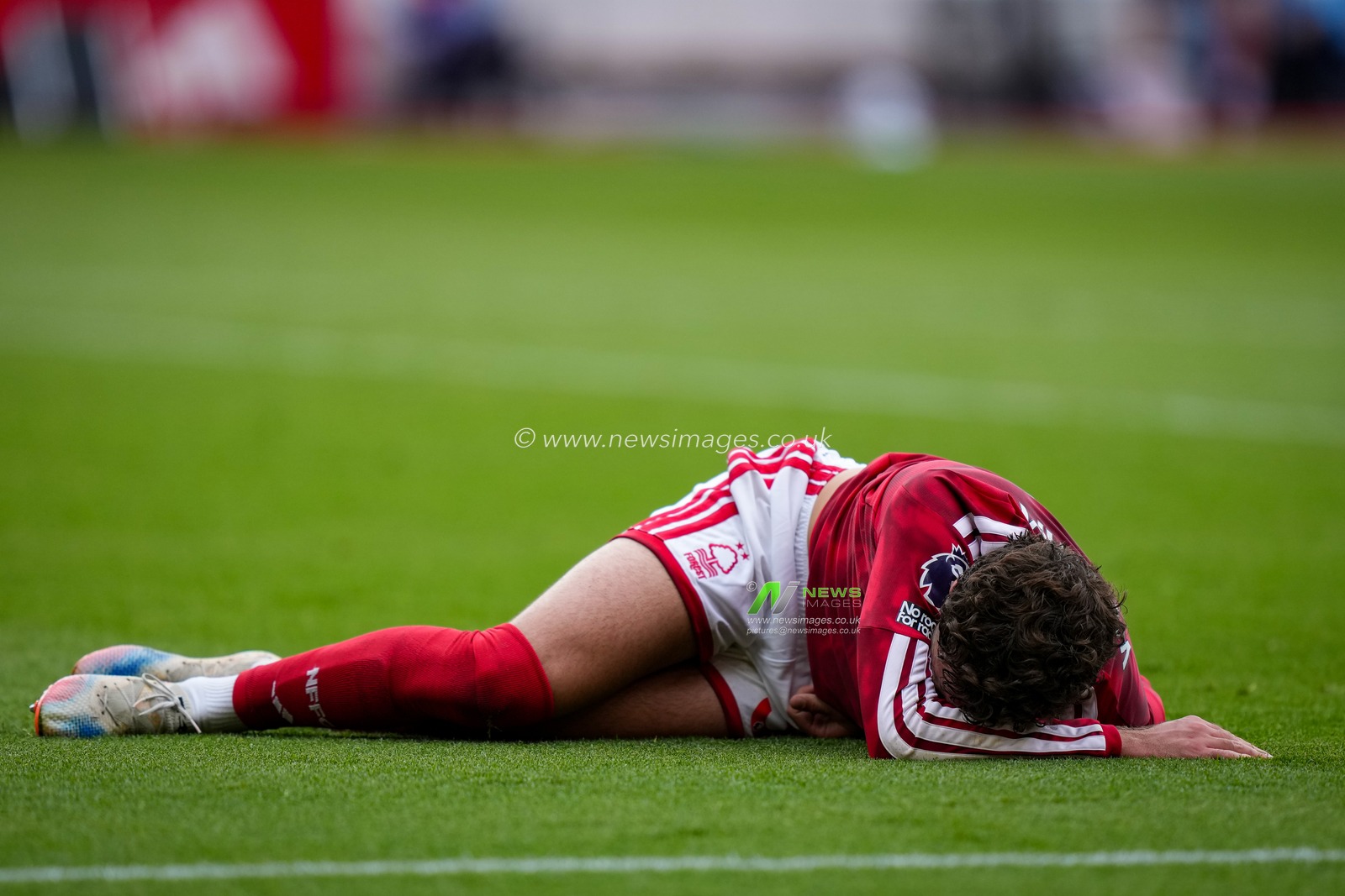 Neco Williams of Nottingham Forest  goes down with a potential injury during the Premier League match Nottingham Forest vs Tottenham Hotspur at City Ground, Nottingham, United Kingdom on 05 September 2026

(Photo by Maynard Manyowa/News Images)